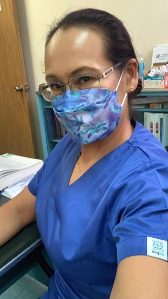 Técnica de LabPat Hidalgo con equipo de bioseguridad